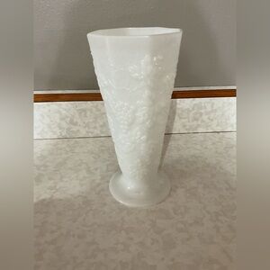 Elegant Vintage white milk glass Floral Vase
